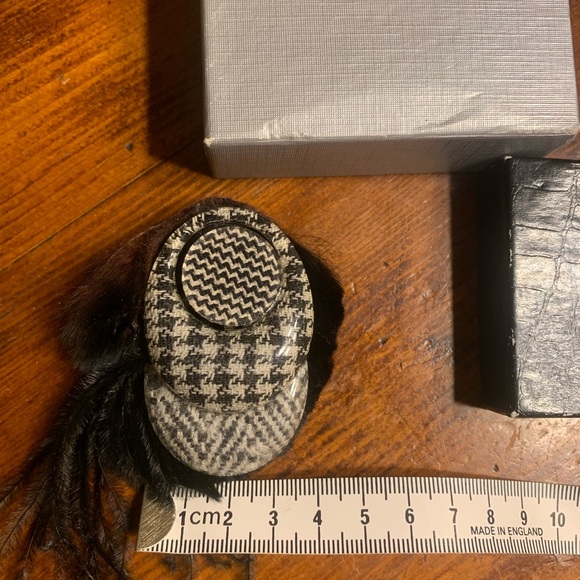 vintage brooch with feather - Picture 6 of 7